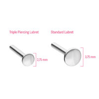 Kaksi hopeista labrettia valkoisella taustalla, vasemmalla 2,75 mm, oikealla 3,75 mm