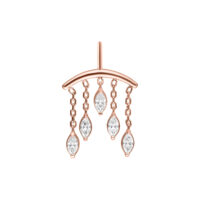 Ruusuinen piercing-koriste, jossa viisi kirkasta pisaranmuotoista kristallia roikkuu ketjuissa, valkoisella taustalla