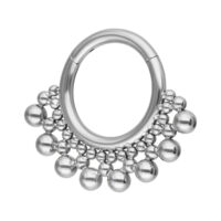Hopeinen titaani Bubble Clicker -lävistys Hopeinen septum clicker kuplamuotoilulla titaanista, valkoisella taustalla