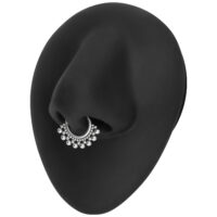 Hopeinen septum-clicker mustalla näytöllä Hopeinen septum-clicker helmikoristeilla mustalla nenänäytöllä